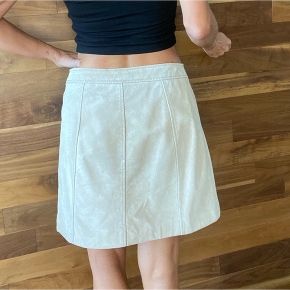 Tan suede mini skirt with snaps - Picture 6 of 8